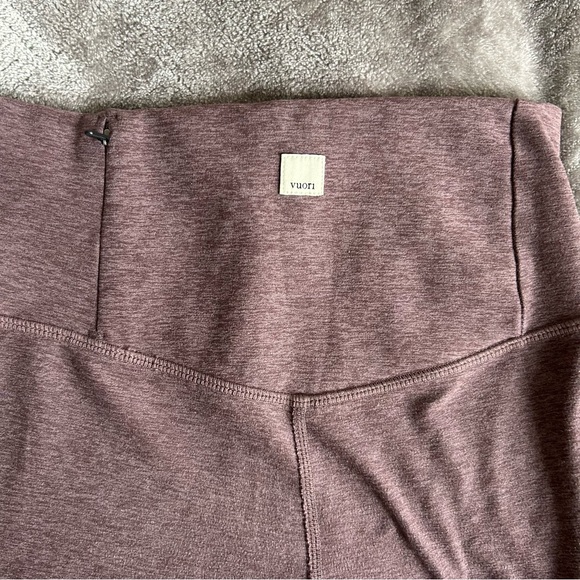Vuori Clean Elevation Leggings Plum - Picture 2 of 7